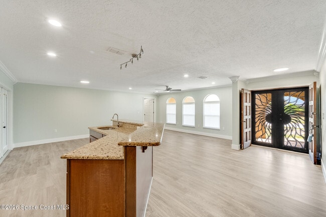 Building Photo - 645 Caiman St