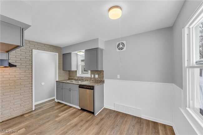 Building Photo - 15304 Benhoff Dr