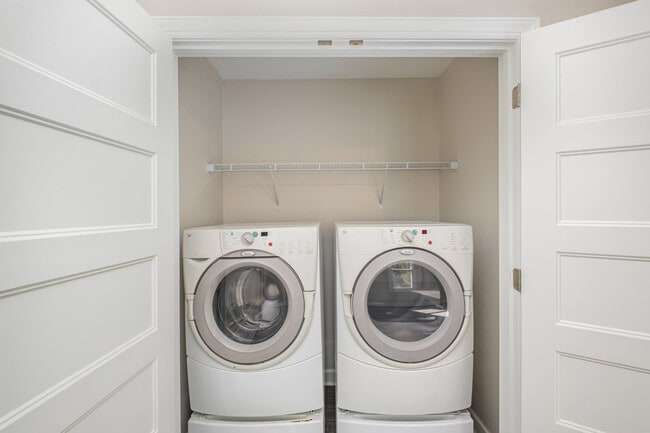 Building Photo - 417 W Coffee St