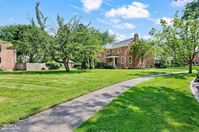 Building Photo - 276 Lewiston Rd