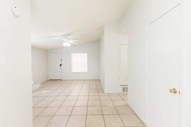 Building Photo - 140 N Troy Ave