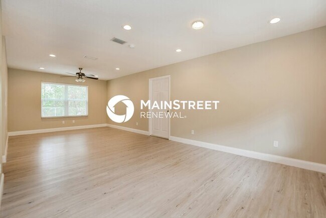Building Photo - 4 Bedroom Pet-Friendly Home in Mount Dora, FL with Main Street Renewal