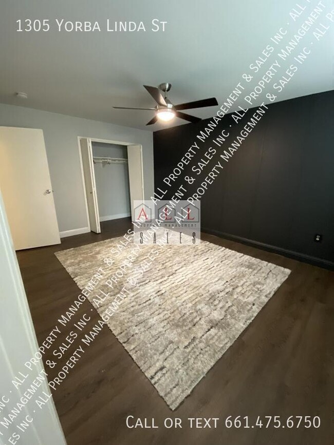Building Photo - 1305 Yorba Linda St