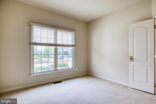 Building Photo - 1001 Meadow Ct