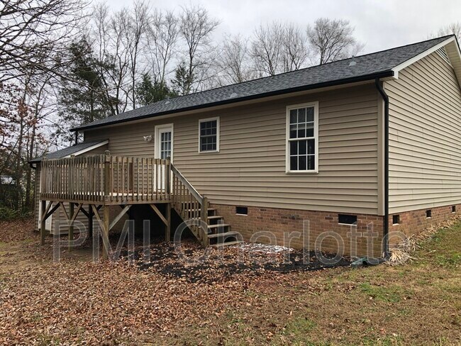 Building Photo - 2519 Hickory Ave