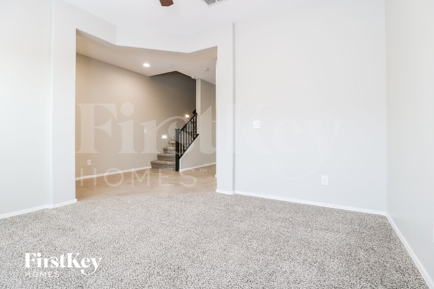 Building Photo - 21158 W Holly St