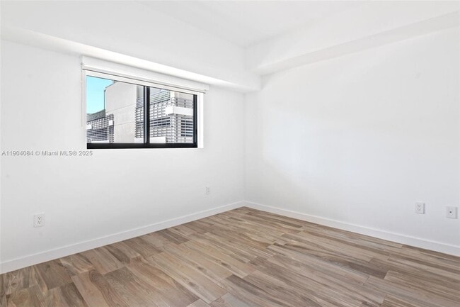 Building Photo - 460 NE 28th St