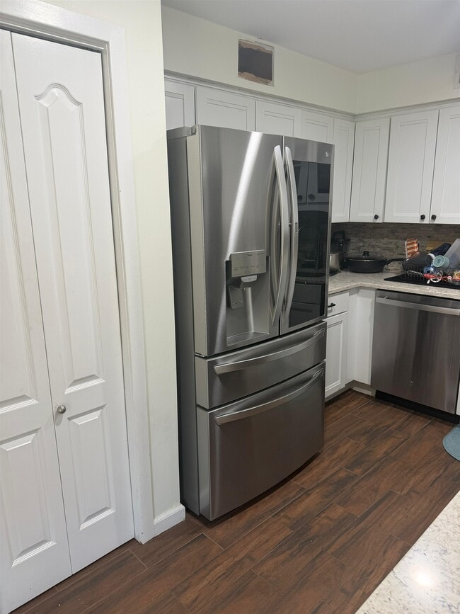 Building Photo - 507 Teal Plaza