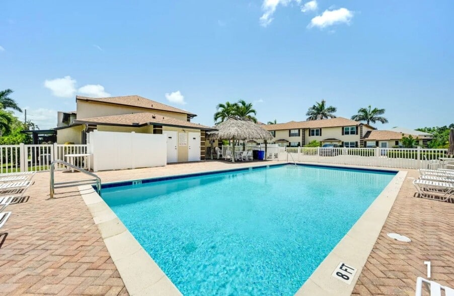 Building Photo - 731 W Elkcam Cir