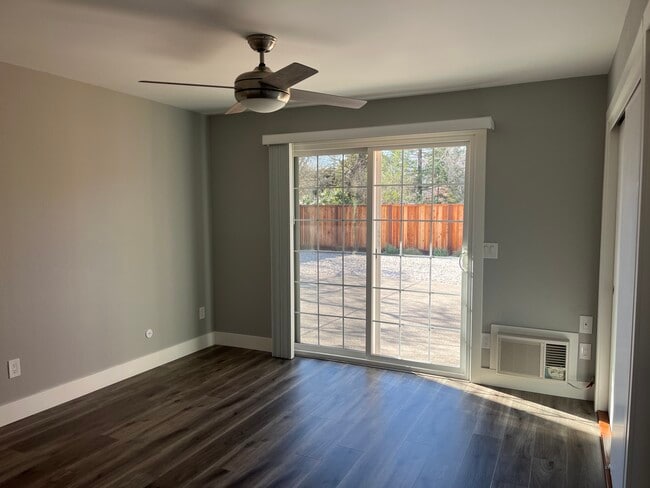 Building Photo - 760 Bowen Ct