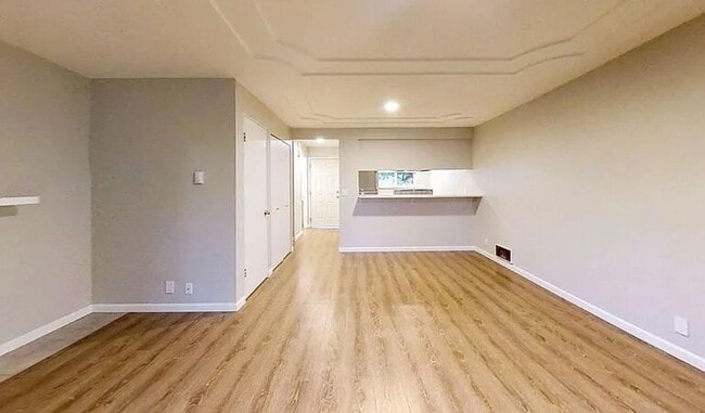 Building Photo - Charming Bothell Condo in a Fantastic Location! (Lower rent for 8 of 12 months