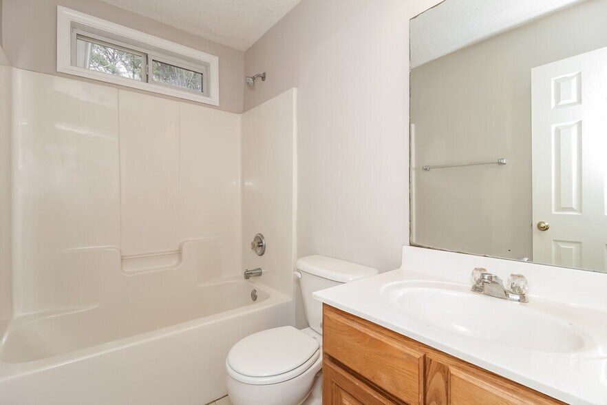 Building Photo - 155 Avondale Cir