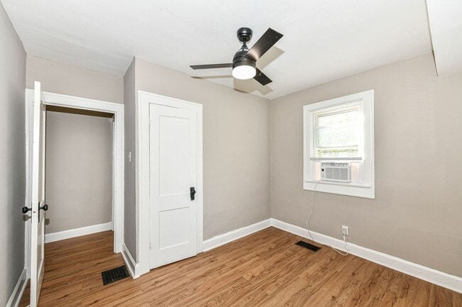 Building Photo - 802 N Denny St