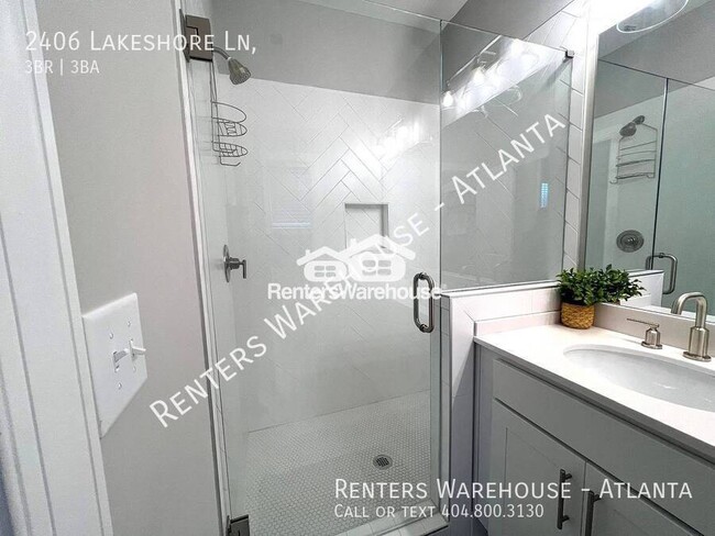 Building Photo - 2406 Lakeshore Ln
