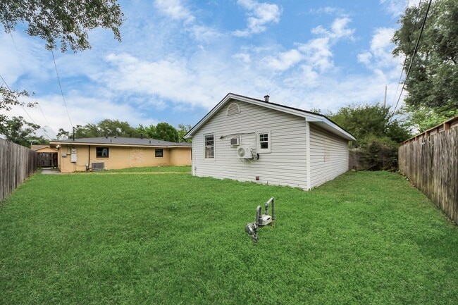 Building Photo - 4821 Viking Dr