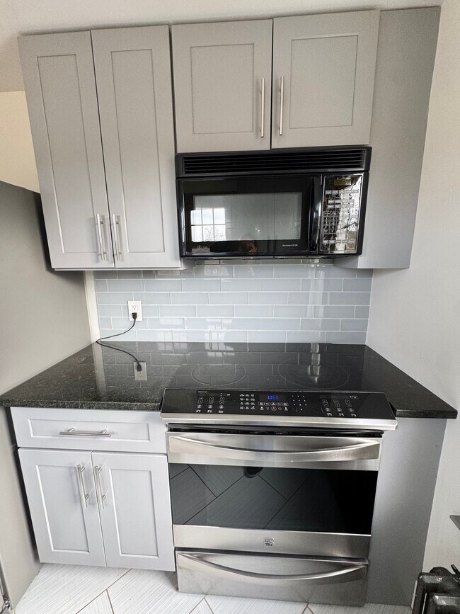 Building Photo - 162 High St