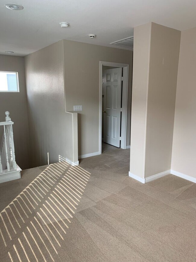 Building Photo - Cozy Two Bed Home