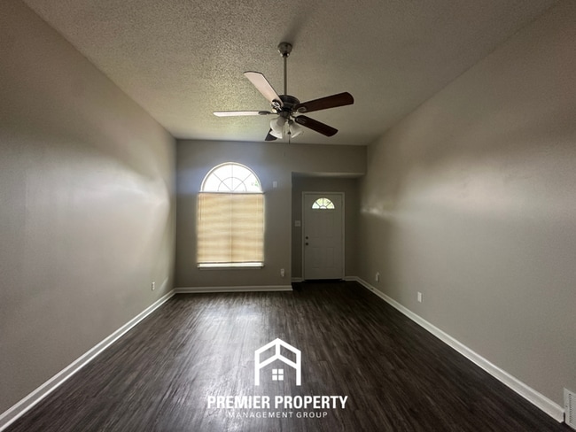 Building Photo - Modern Cordova Cove Living | 3BR/2BA with High Ceilings, Stone Fireplace & Garage