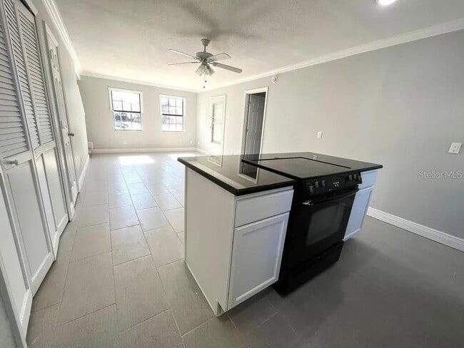Building Photo - 453 Hemlock St