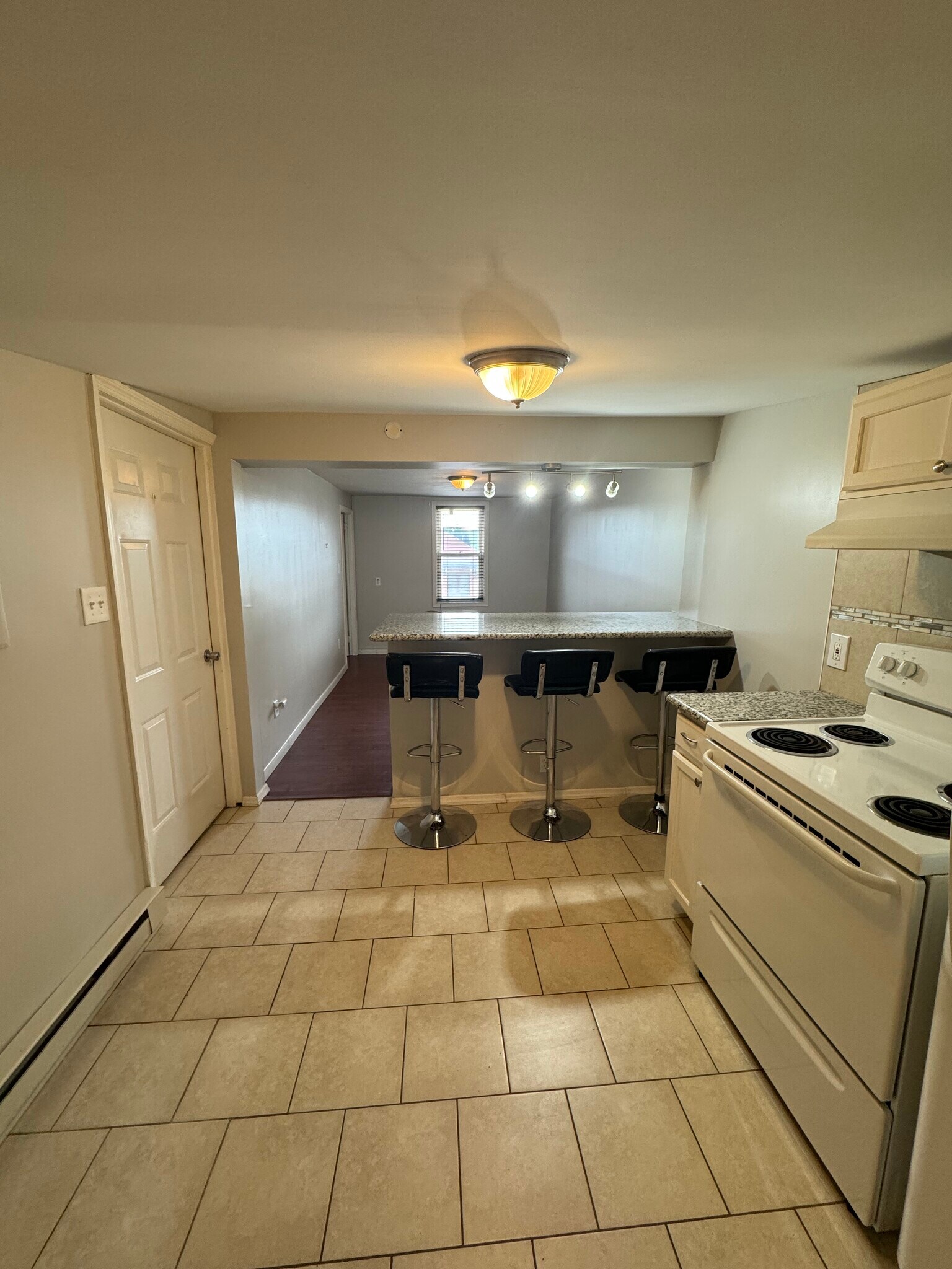 Building Photo - 464 3rd St