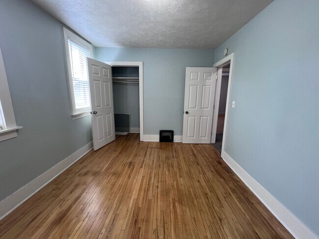 Building Photo - Recently Remodeled Single Family Home within Blocks of Downtown Grand Rapids!