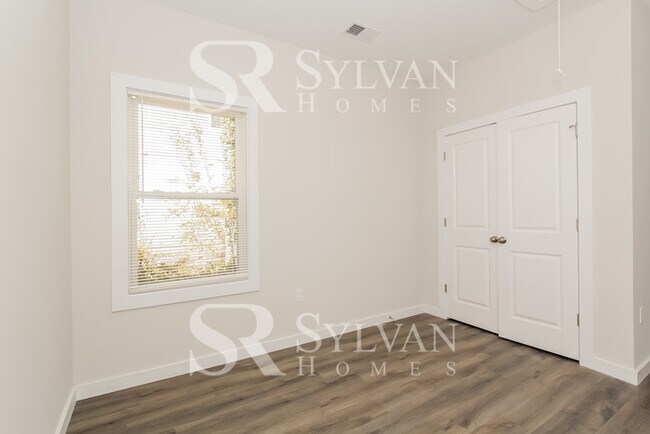 Building Photo - Welcome to your sanctuary at 1619 Dodge Av...