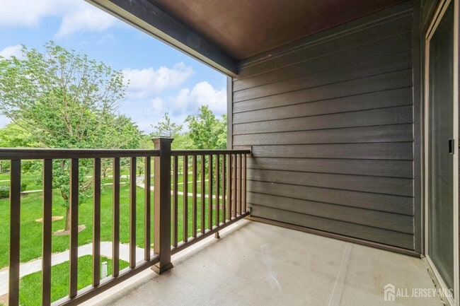 Building Photo - 3328 Sayre Dr