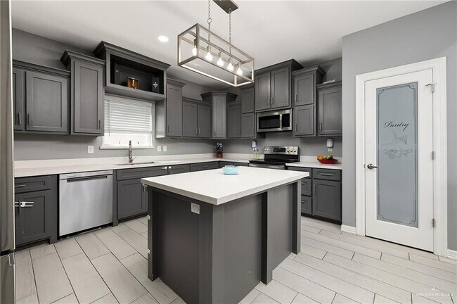 Building Photo - 21 Middle St