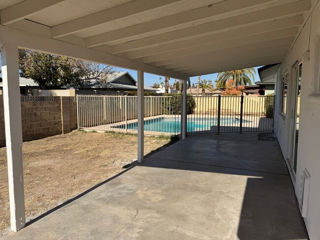 Building Photo - Newly Renovated 3 bedroom 2 bathroom House In Tempe. Private Pool With Pool Service Included