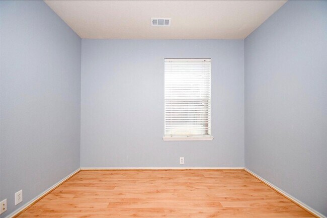 Building Photo - 6003 Baldwin Elm St