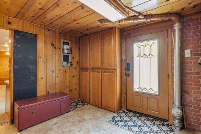 Building Photo - 525 Mesa St