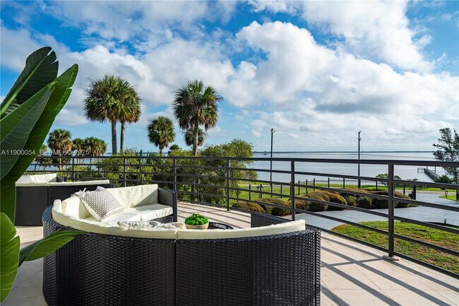 Building Photo - 2827 S Indian River Dr