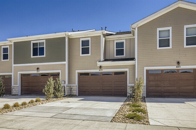 Building Photo - Beautiful SW Longmont Townhome