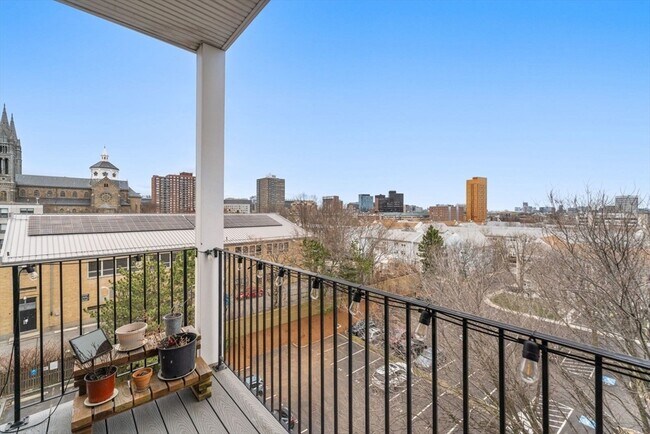 Building Photo - 1457 Tremont St