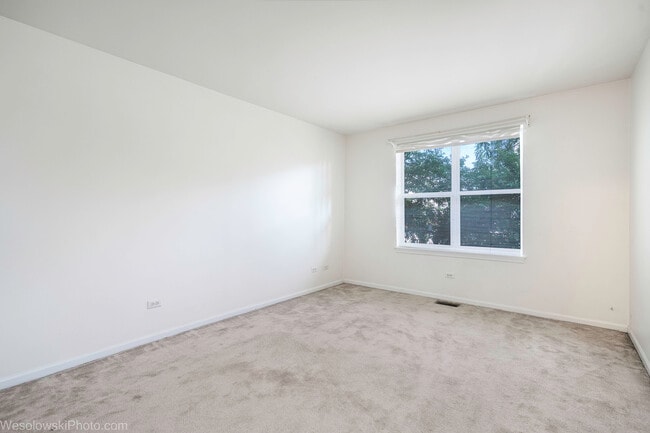 Building Photo - 4930 S Cornell Ave