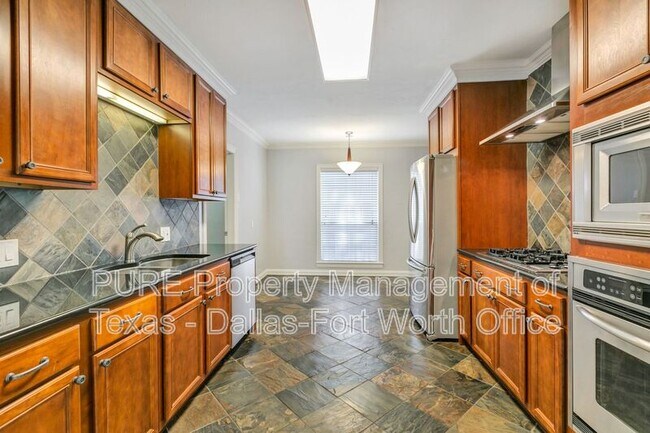 Building Photo - 2234 W Colorado Blvd