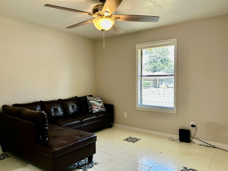 Building Photo - 1804 Byron Dr