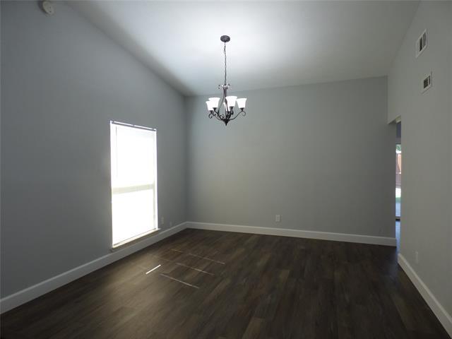 Building Photo - 5016 Roberts Dr