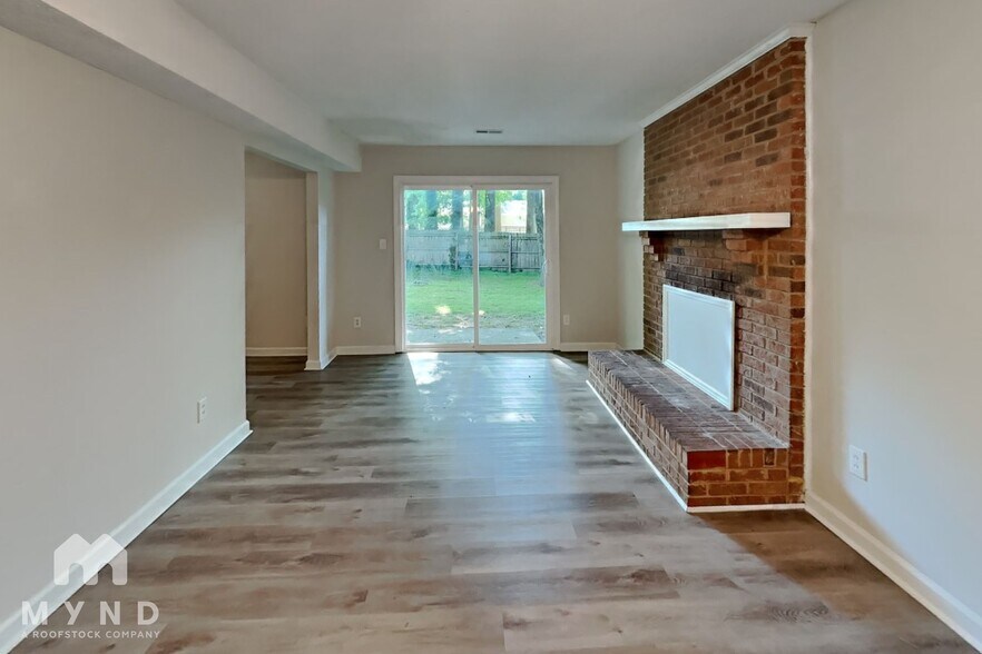 Building Photo - 6301 Ivory Palm Dr