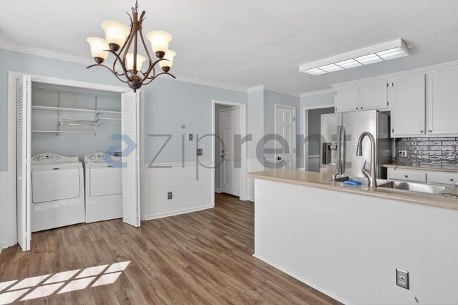 Building Photo - Unit