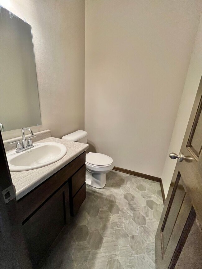 Building Photo - 3 Bed/2.5 Bath Townhome For Rent!