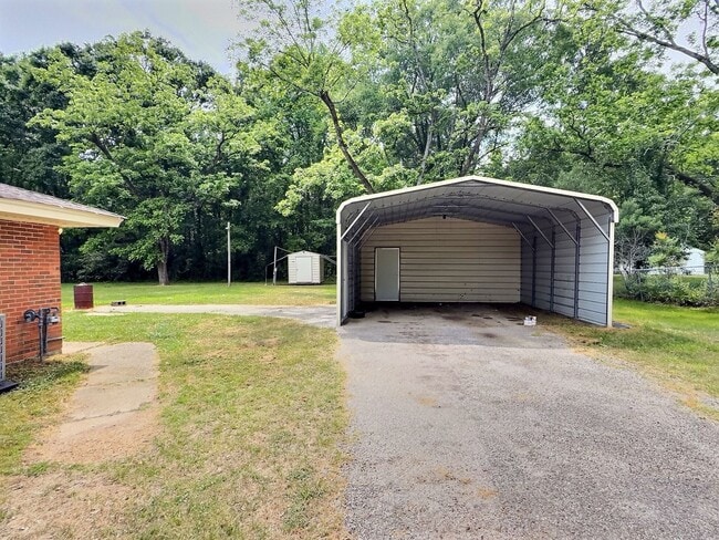 Building Photo - 3 Bed, 1 Bath in Montgomery close to Maxwell!