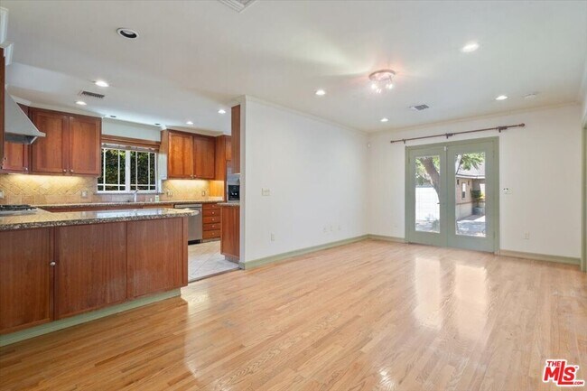 Building Photo - 4385 Camellia Ave
