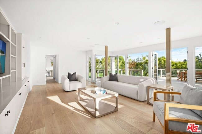 Building Photo - 1514 Sorrento Dr