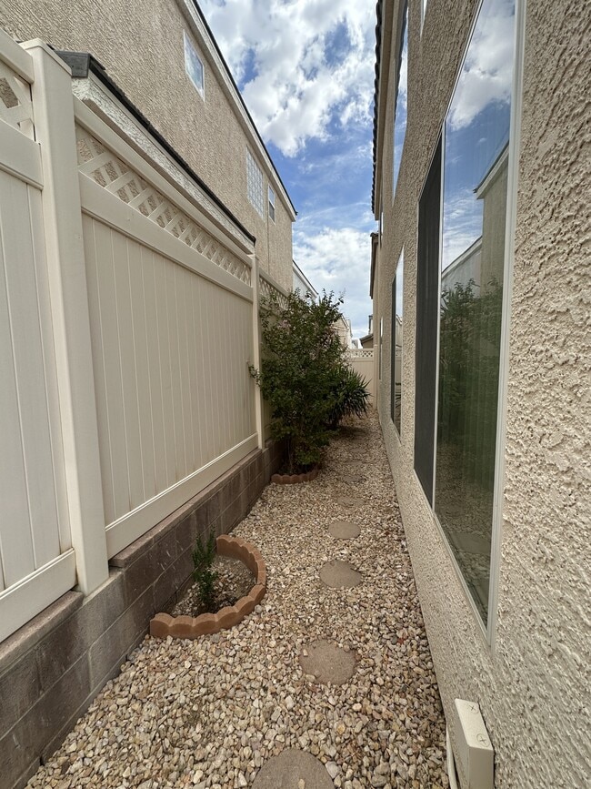 Building Photo - 6294 Tillman Crest Ave