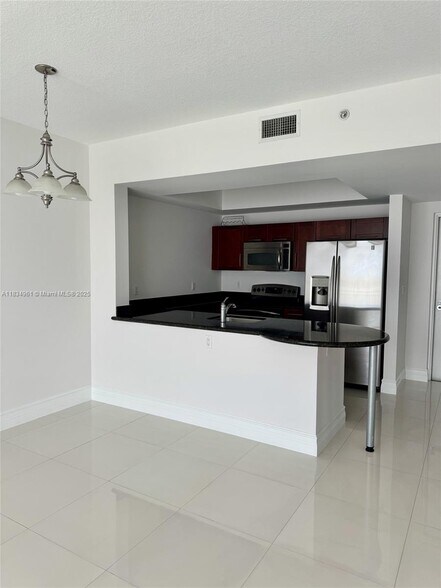 Primary Photo - 7275 SW 90th St