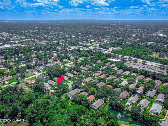 Building Photo - 6 Oak Village Dr