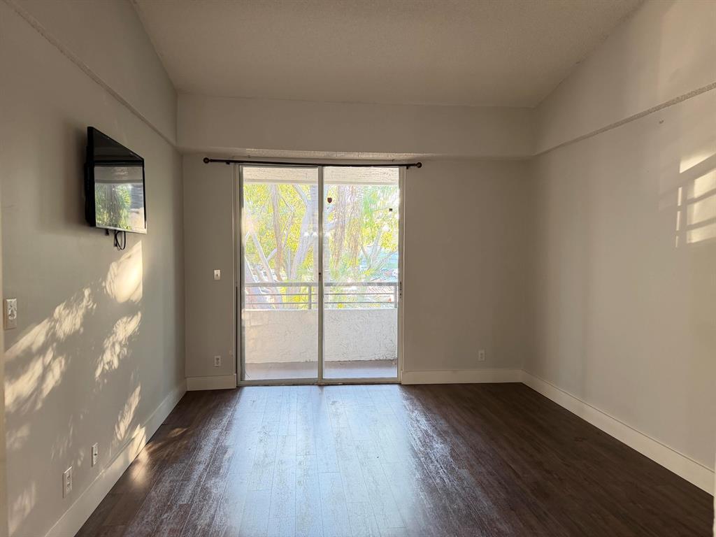 Building Photo - 921 Lyons Rd