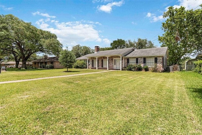 Building Photo - 730 N Sarah Jo St