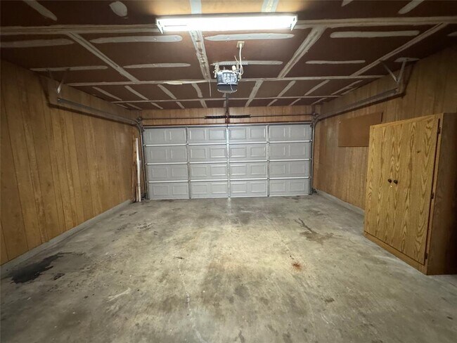 Building Photo - 2917 Zeke Bend